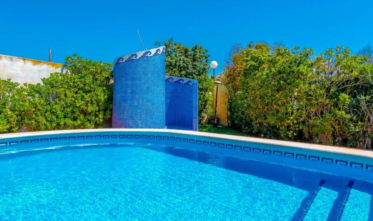 Sprzedaż niezależnego domku jednorodzinnego w Casa o chalet independiente en Avenida de Alemania, 43, Los Europeos, Torrevieja, Torrevieja photo 3