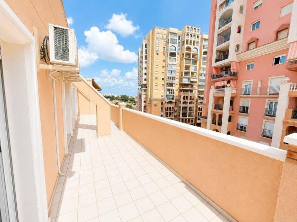 Ático en venta en Ático en Calle Paralela Estocolmo, 3, Playa de los Locos, Torrevieja, Torrevieja thumbnail 2