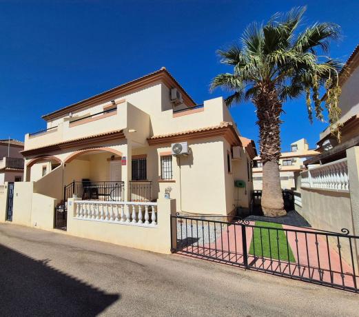Casa o chalet independiente en Calle Maria San Gil Noain, 37, Parque Acuático - Sector 25, Torrevieja photo 1