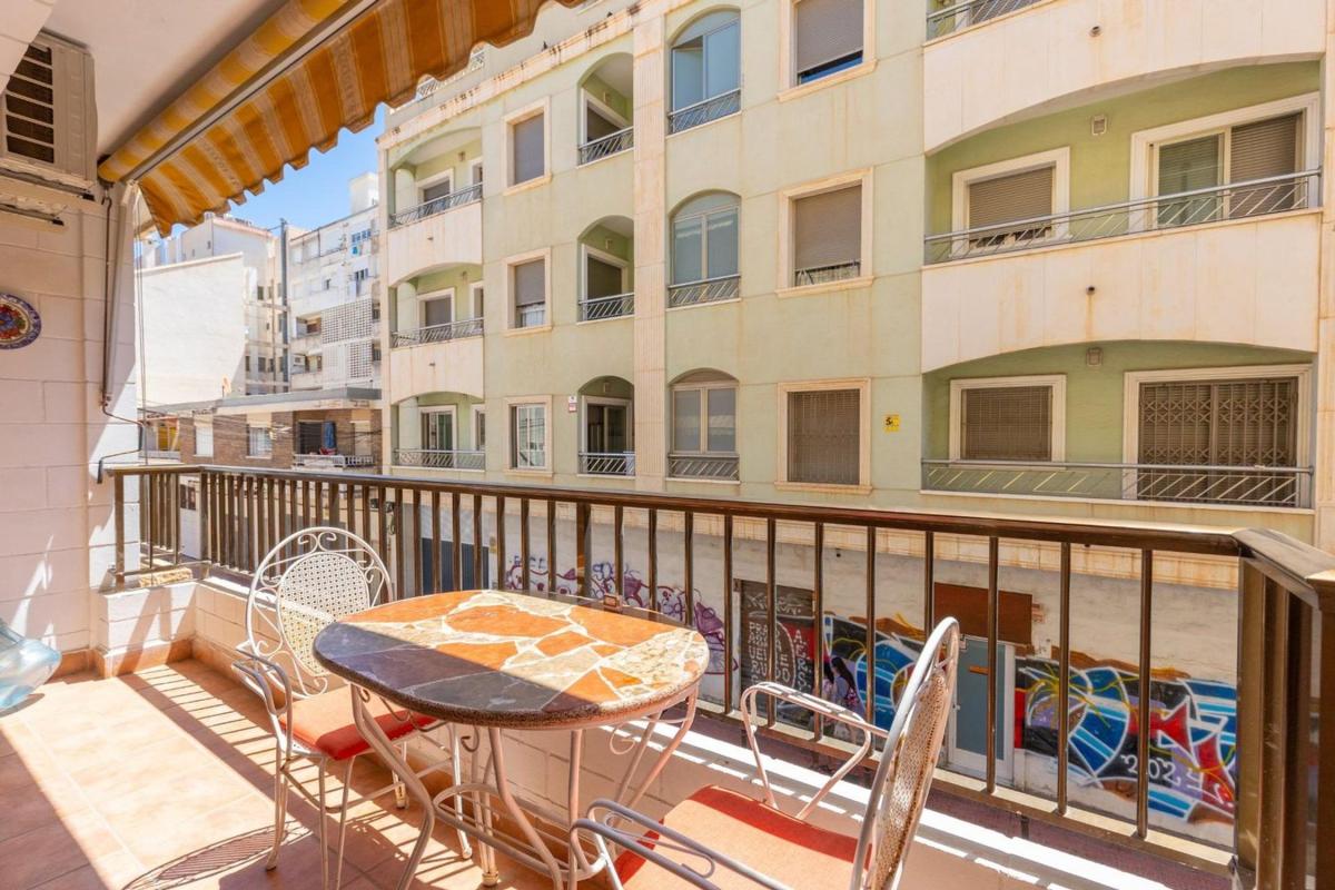 Venta de piso en Piso en Las Piscinas Naturales, Torrevieja, Torrevieja
photo 2