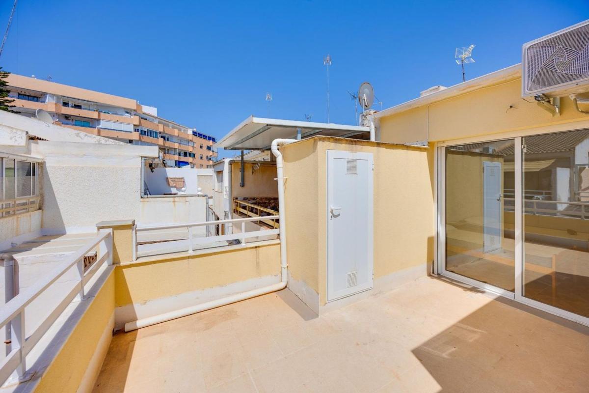 Sprzedaż niezależnego domku jednorodzinnego w Casa o chalet independiente en El Acequión, Torrevieja, Torrevieja photo 2