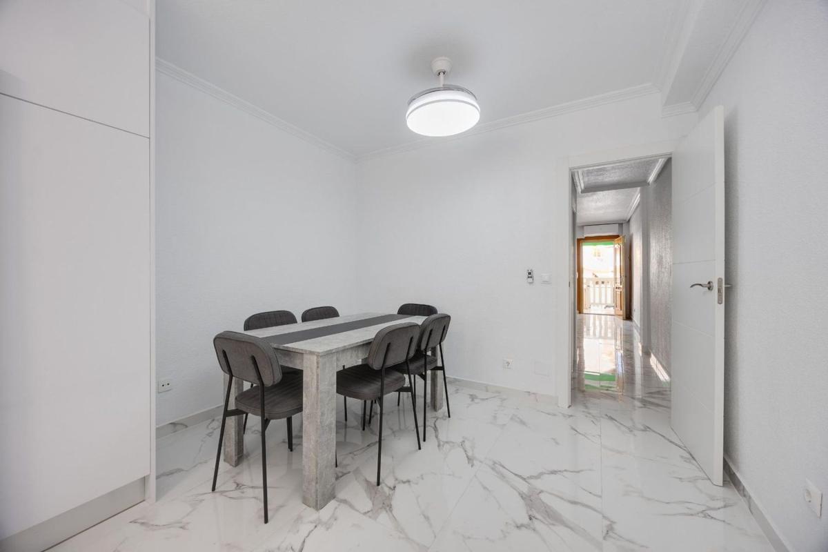 Sprzedaż niezależnego domku jednorodzinnego w Casa o chalet independiente en El Acequión, Torrevieja, Torrevieja photo 5