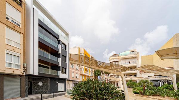 Venta de piso en Piso en Calle Patricio Perez, Centro - Muelle Pesquero, Torrevieja, Torrevieja
photo 1