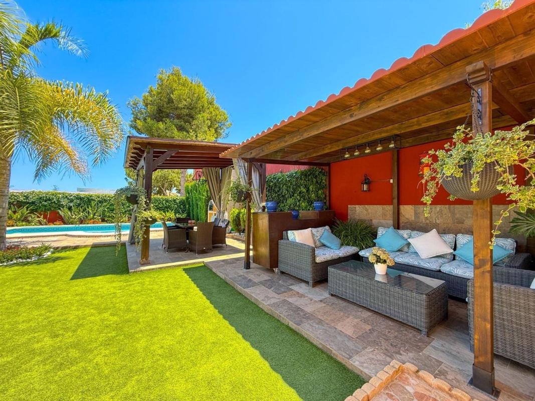 Sprzedaż niezależnego domku jednorodzinnego w Chalet pareado en Los Balcones - Los Altos del Edén, Torrevieja, Torrevieja photo 3
