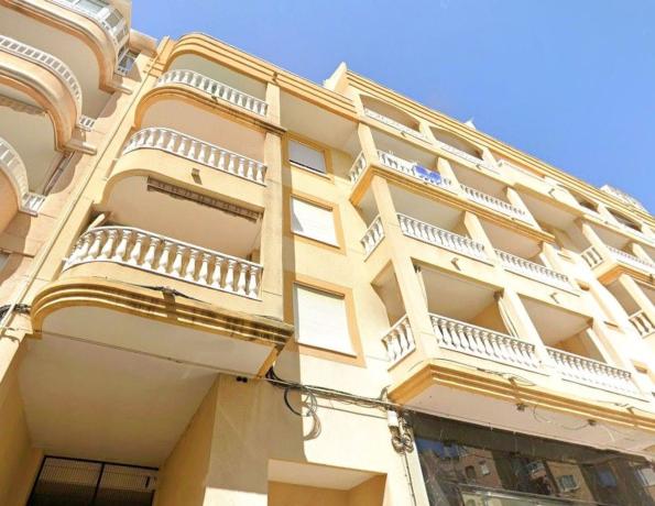Venta de piso en Piso en Calle Fuensanta, Las Piscinas Naturales, Torrevieja, Torrevieja
thumbnail 3