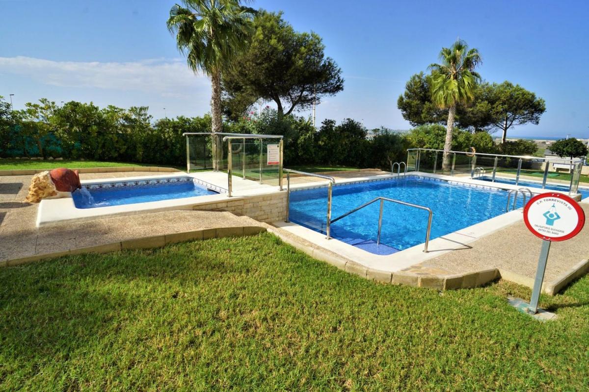 Venta de piso en Piso en Torreblanca, Torrevieja, Torrevieja
photo 2
