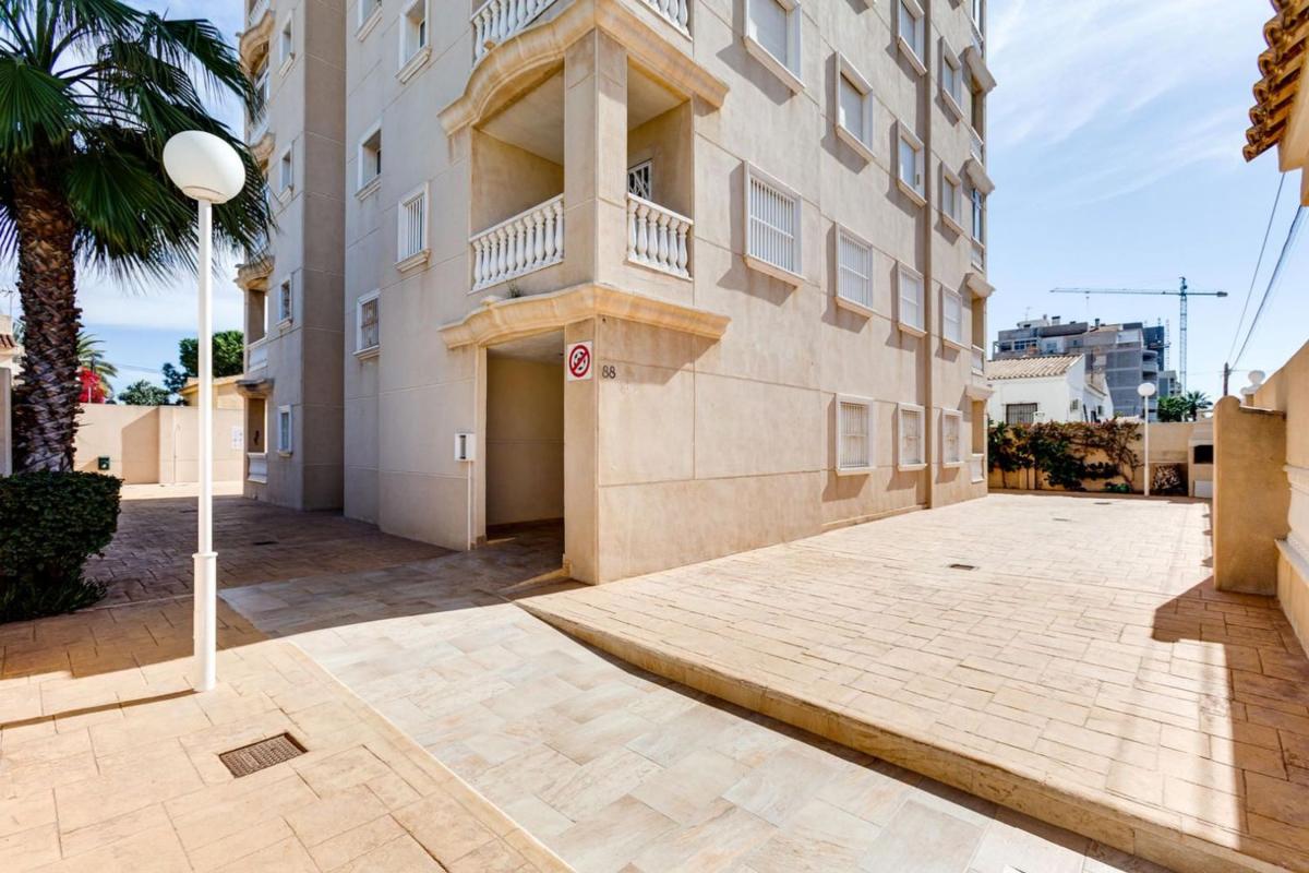 Venta de piso en Piso en Calle Marcelina, 88, Nueva Torrevieja, Torrevieja, Torrevieja
photo 3