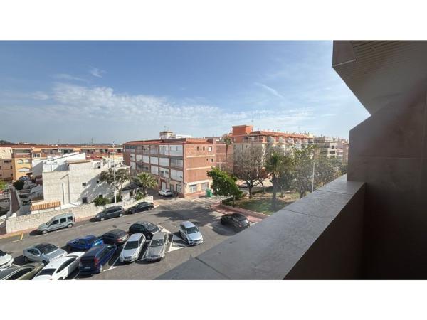 Sale of flat in Piso en Calle San Antonio, Gaspar Perrelló, Torrevieja, Torrevieja
thumbnail 3