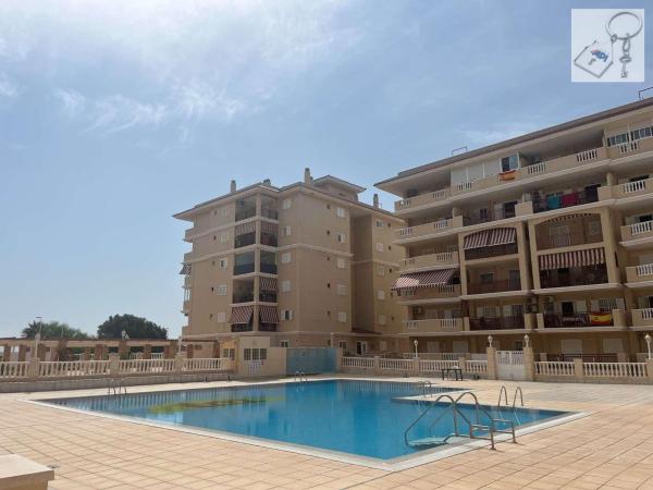 Venta de piso en Piso en Avenida Bélgica, Los Europeos, Torrevieja, Torrevieja
photo 1