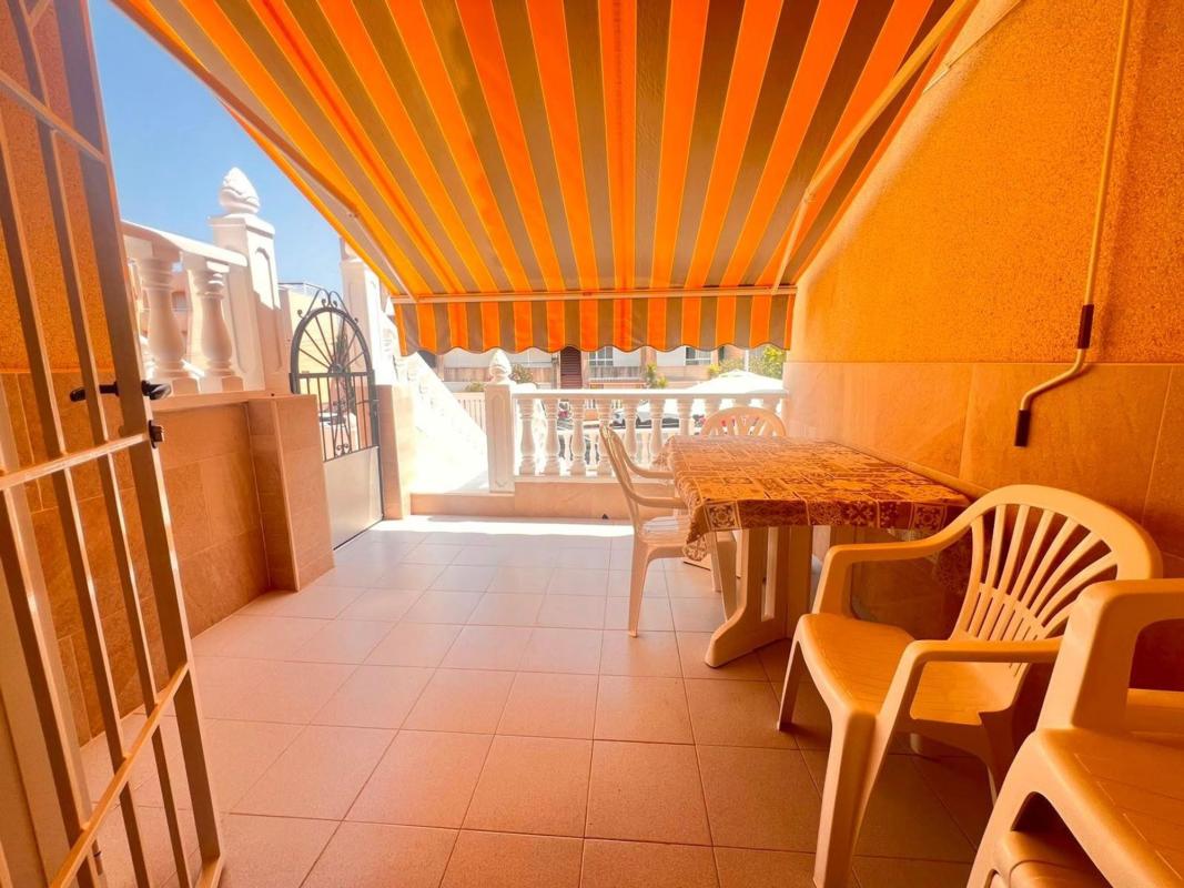 Sprzedaż niezależnego domku jednorodzinnego w Casa o chalet independiente en Calle Zeus, 2, Torreblanca, Torrevieja, Torrevieja photo 4