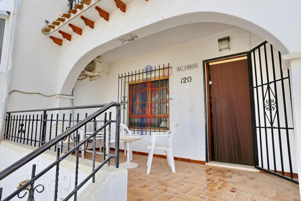 Продажа таунхауса в Chalet adosado en Calle Áncora, 120, Aguas Nuevas, Torrevieja , Торревьеха photo 2