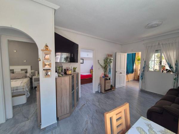 Chalet independiente en venta en Casa o chalet en Parque Acuático - Sector 25, Torrevieja, Torrevieja
 photo 1