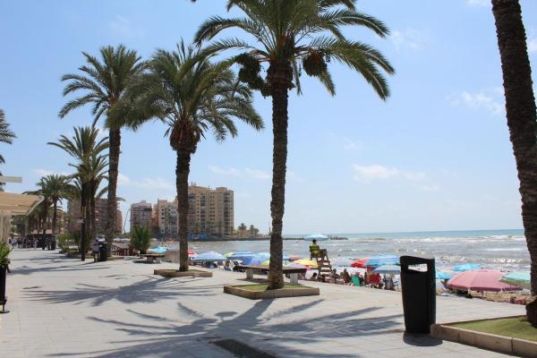 Venta de piso en Piso en Calle Almudena, 35, Las Piscinas Naturales, Torrevieja, Torrevieja
photo 1