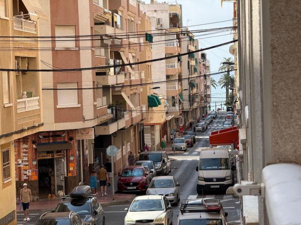 Venta de piso en Piso en Calle Almudena, 35, Las Piscinas Naturales, Torrevieja, Torrevieja
thumbnail 2