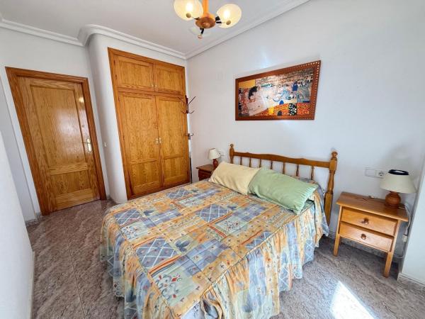 Venta de piso en Piso en Calle Almudena, 35, Las Piscinas Naturales, Torrevieja, Torrevieja
thumbnail 3