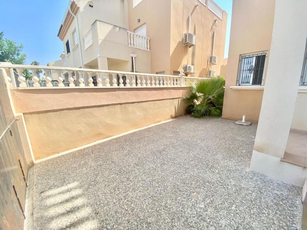 Sprzedaż niezależnego domku jednorodzinnego w  Chalet pareado en La Siesta - El Salado - Torreta, Torrevieja, Torrevieja photo 3
