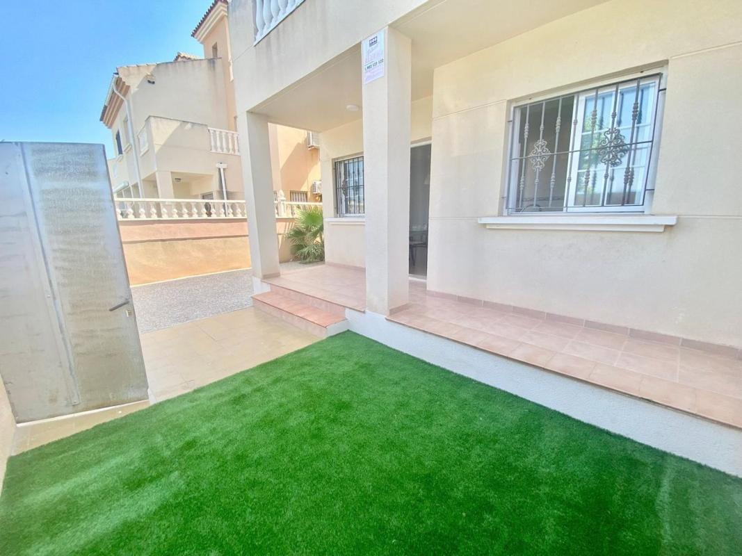 Sprzedaż niezależnego domku jednorodzinnego w  Chalet pareado en La Siesta - El Salado - Torreta, Torrevieja, Torrevieja photo 5