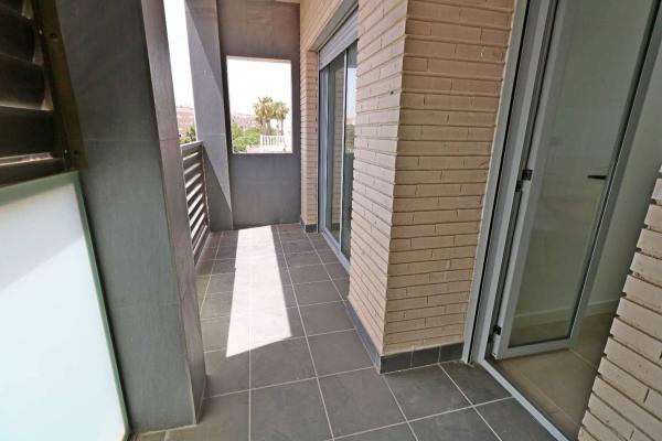 Venta de piso en Piso en Calle Campoamor, Puerto Deportivo, Torrevieja, Torrevieja
 photo 2