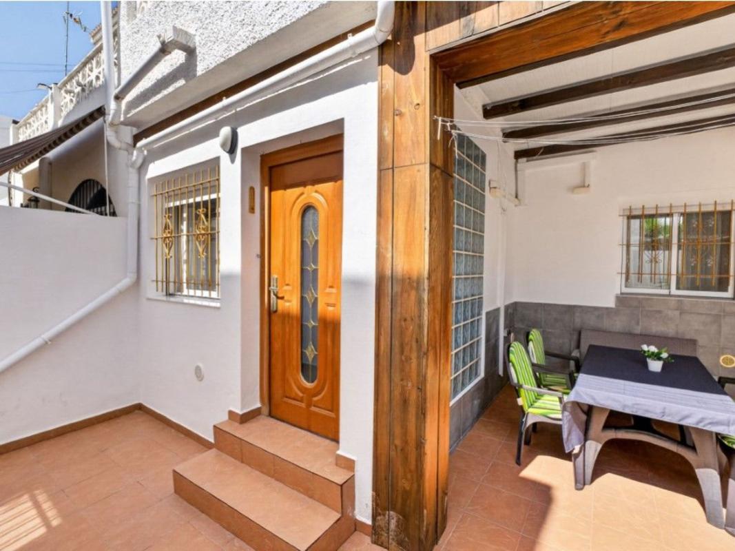 Продажа таунхауса в  Chalet adosado en Calle Luxemburgo, 21, Nueva Torrevieja, Torrevieja , Торревьеха photo 2