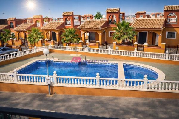 Chalet independiente en venta en Casa o chalet en Avenida Asociación Victimas del Terrorismo, Parque Acuático - Sector 25, Torrevieja, Torrevieja photo 2