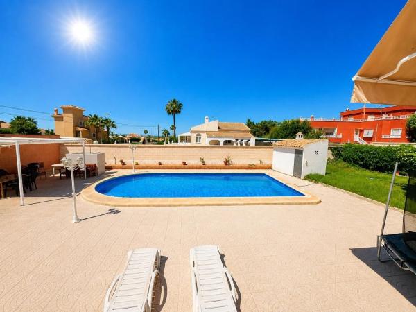 Chalet independiente en venta en Casa o chalet independiente en La Siesta - El Salado - Torreta, Torrevieja, Torrevieja
thumbnail 3