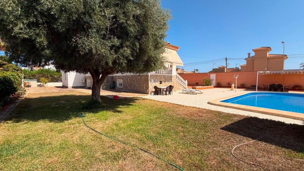 Sprzedaż niezależnego domku jednorodzinnego w  Casa o chalet independiente en La Siesta - El Salado - Torreta, Torrevieja, Torrevieja photo 4
