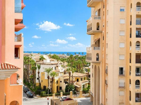 Ático en venta en Ático en Calle Paralela Estocolmo, 3, Playa de los Locos, Torrevieja, Torrevieja thumbnail 2