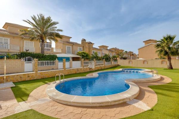 Chalet wolnostojący na sprzedaż w Casa o chalet independiente en Aguas Nuevas, Torrevieja, Torrevieja photo 1