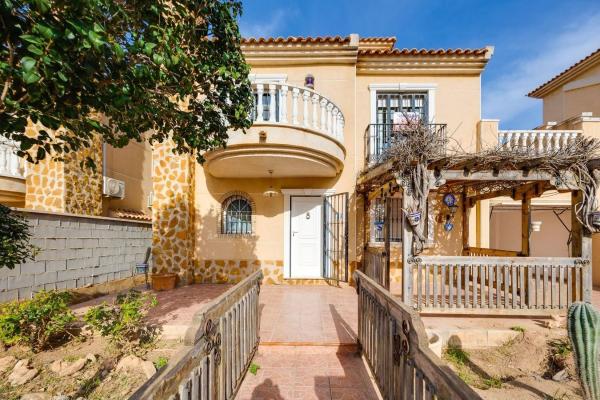 Chalet wolnostojący na sprzedaż w Casa o chalet independiente en Aguas Nuevas, Torrevieja, Torrevieja thumbnail 3