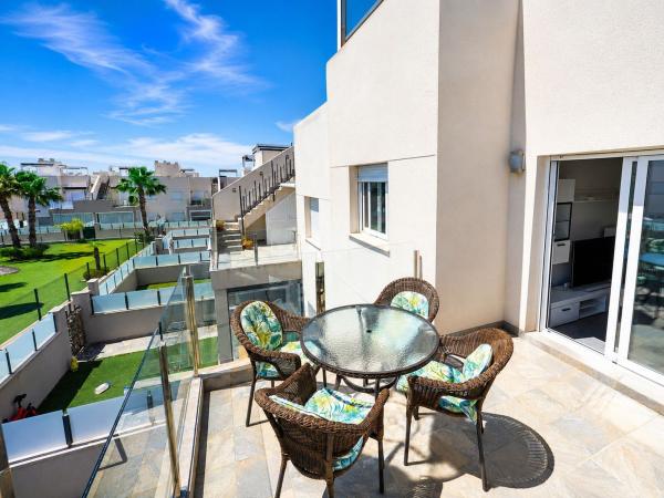 Sprzedaż mieszkania w Piso en Calle Rosa Diez Gonzalez, Parque Acuático - Sector 25, Torrevieja, Torrevieja
photo 1