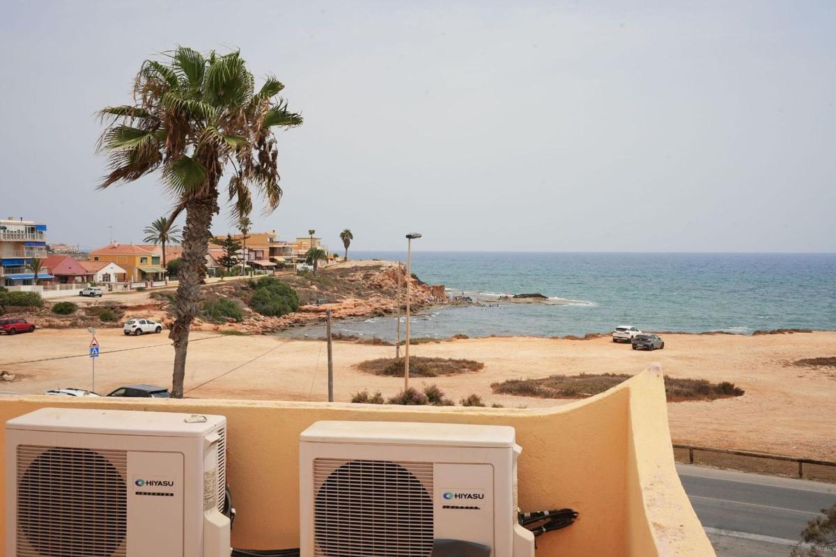 Sprzedaż szeregowego domku w Chalet adosado en Calle Severo Ochoa, Zona los Frutales, Torrevieja , Torrevieja photo 2
