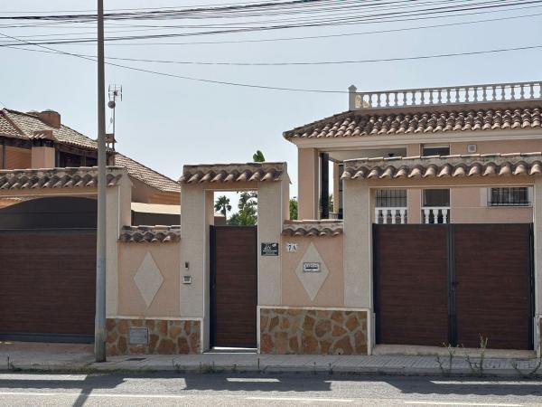 Dom szeregowy na sprzedaż w Chalet adosado en Sol Poniente, 7, Aguas Nuevas, Torrevieja , Torrevieja photo 1