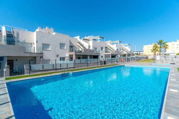 Chalet adosado en venta en  Chalet adosado en Parque Acuático - Sector 25, Torrevieja , Torrevieja photo 1