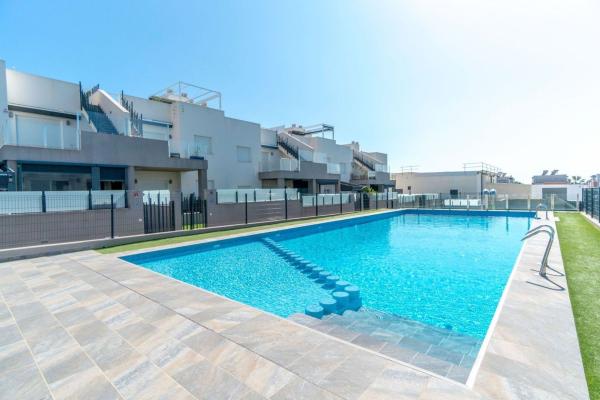 Chalet adosado en venta en  Chalet adosado en Parque Acuático - Sector 25, Torrevieja , Torrevieja photo 2