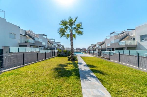 Chalet adosado en venta en  Chalet adosado en Parque Acuático - Sector 25, Torrevieja , Torrevieja photo 3