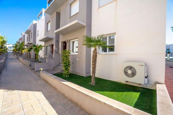 Chalet adosado en venta en  Chalet adosado en Parque Acuático - Sector 25, Torrevieja , Torrevieja photo 4