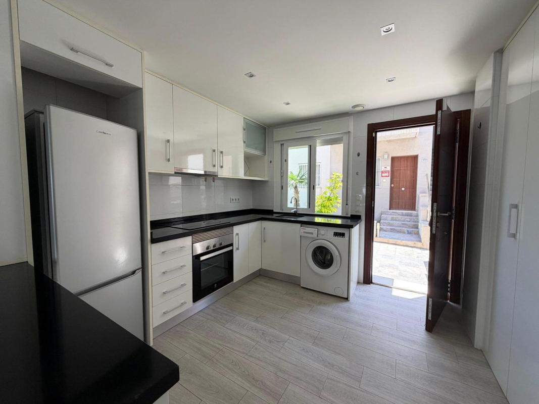 Продажа квартиры на Piso en Avenida de Corcega, Aguas Nuevas, Torrevieja, Торревьеха
photo 2