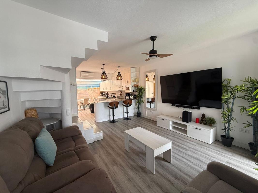 Продажа таунхауса в Chalet adosado en Paseo Central, La Veleta, Torrevieja , Торревьеха photo 3