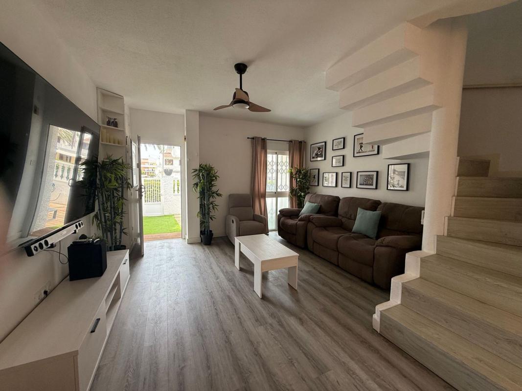 Продажа таунхауса в Chalet adosado en Paseo Central, La Veleta, Torrevieja , Торревьеха photo 4