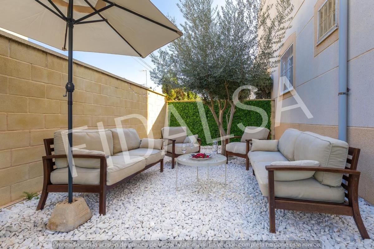 Sale of independent chalet in Casa o chalet independiente en Avenida Laguna Azul, Los Balcones - Los Altos del Edén, Torrevieja, Torrevieja
photo 1