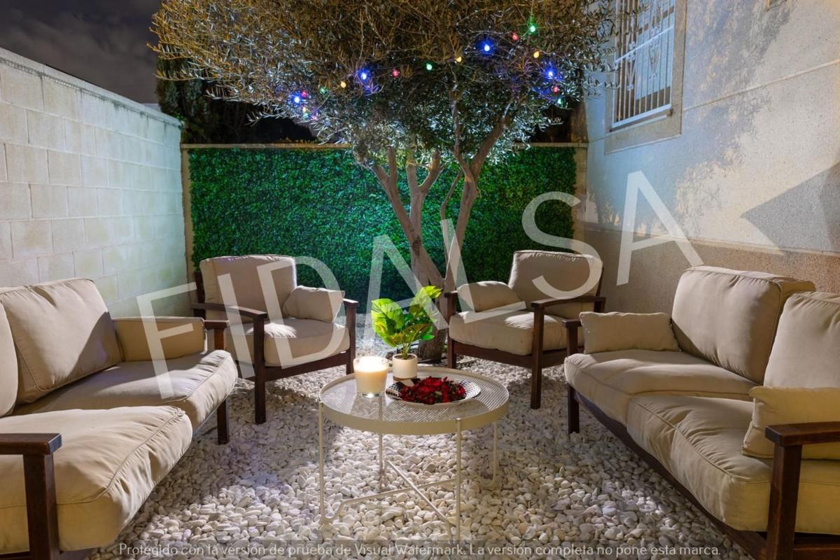 Sale of independent chalet in Casa o chalet independiente en Avenida Laguna Azul, Los Balcones - Los Altos del Edén, Torrevieja, Torrevieja
photo 3