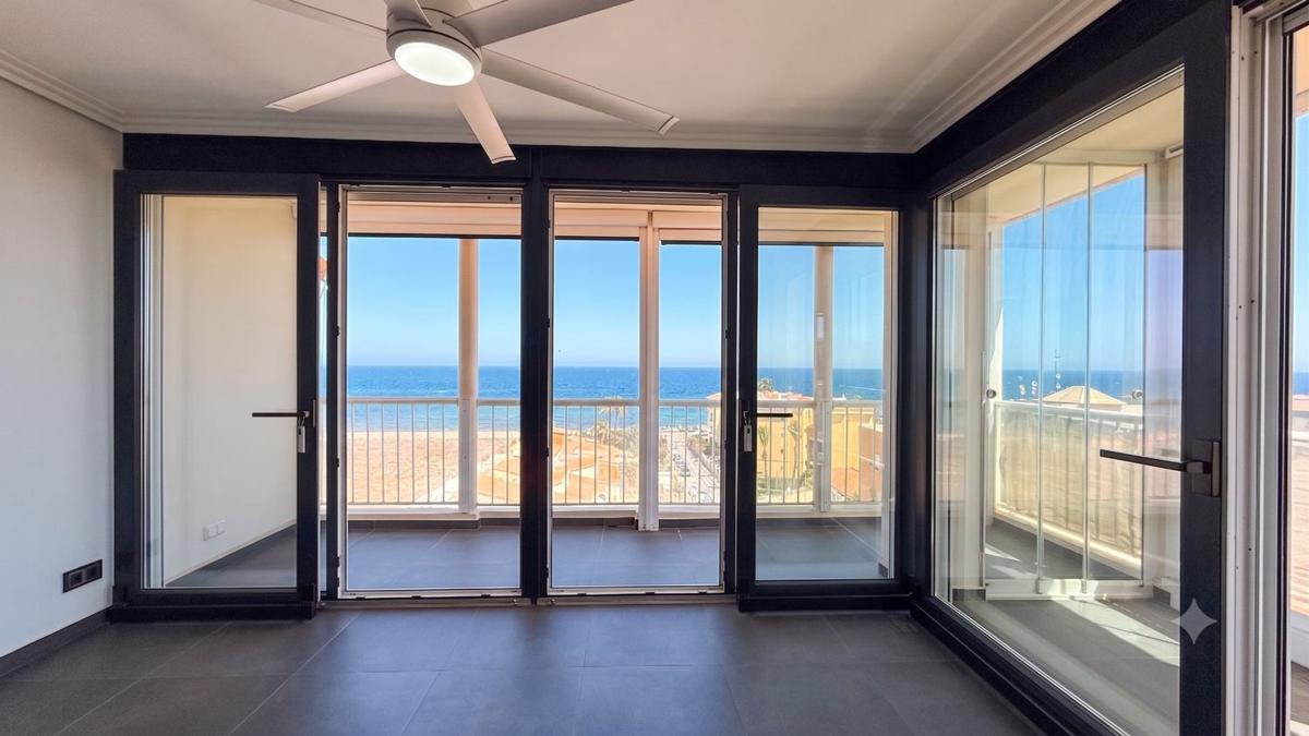 Venta de piso en Piso en Calle Pleamar, Punta Prima, Torrevieja, Torrevieja
photo 5