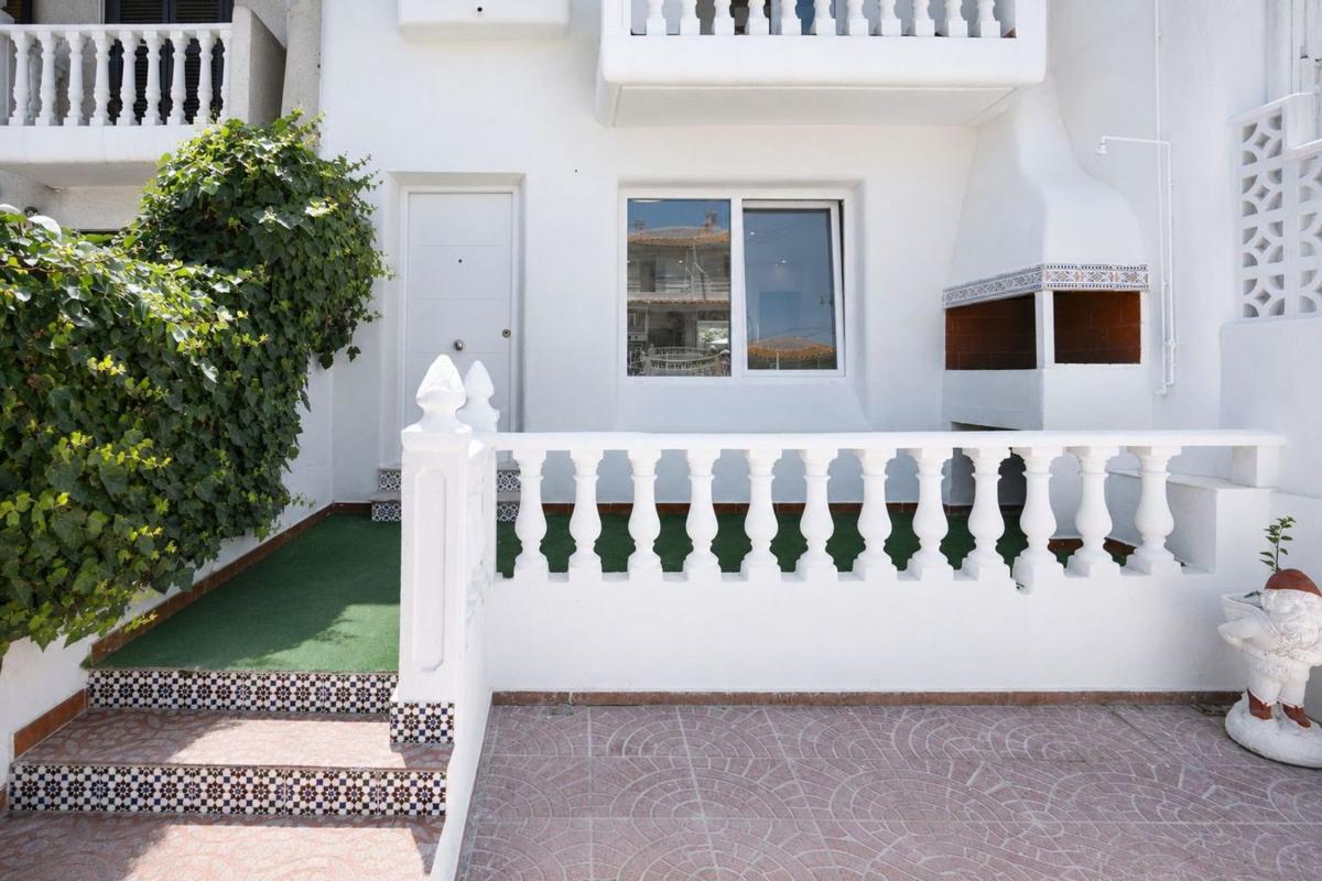 Продажа таунхауса в Chalet adosado en Calle Doctor Waksman s/n, Zona los Frutales, Torrevieja , Торревьеха photo 3