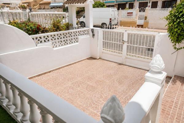 Chalet adosado en venta en  Chalet adosado en Calle Doctor Waksman s/n, Zona los Frutales, Torrevieja , Torrevieja photo 4