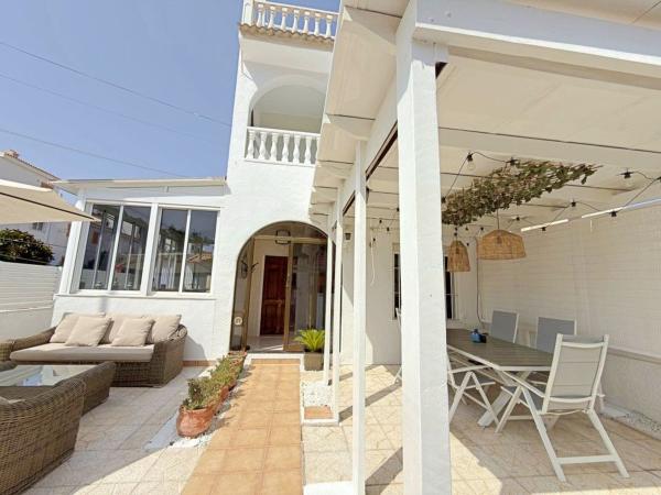Chalet pareado en Calle Doctor Waksman, 102, Zona los Frutales, Torrevieja thumbnail 2