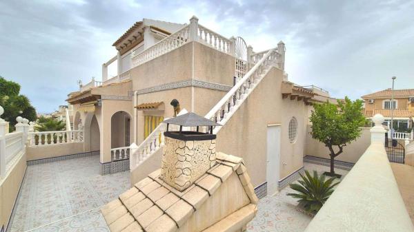Terraced house for sale at  Chalet adosado en Calle Moncayo, Los Balcones - Los Altos del Edén, Torrevieja , Torrevieja photo 1