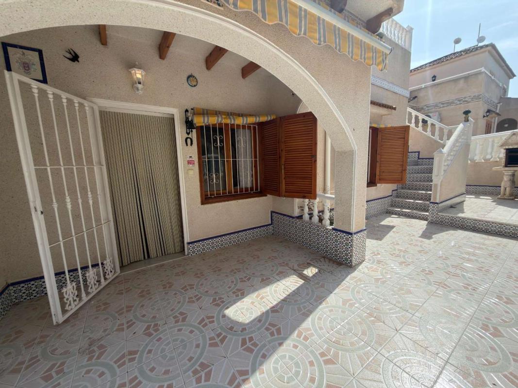 Sale of townhouse in Chalet adosado en Calle Moncayo, Los Balcones - Los Altos del Edén, Torrevieja , Torrevieja photo 2