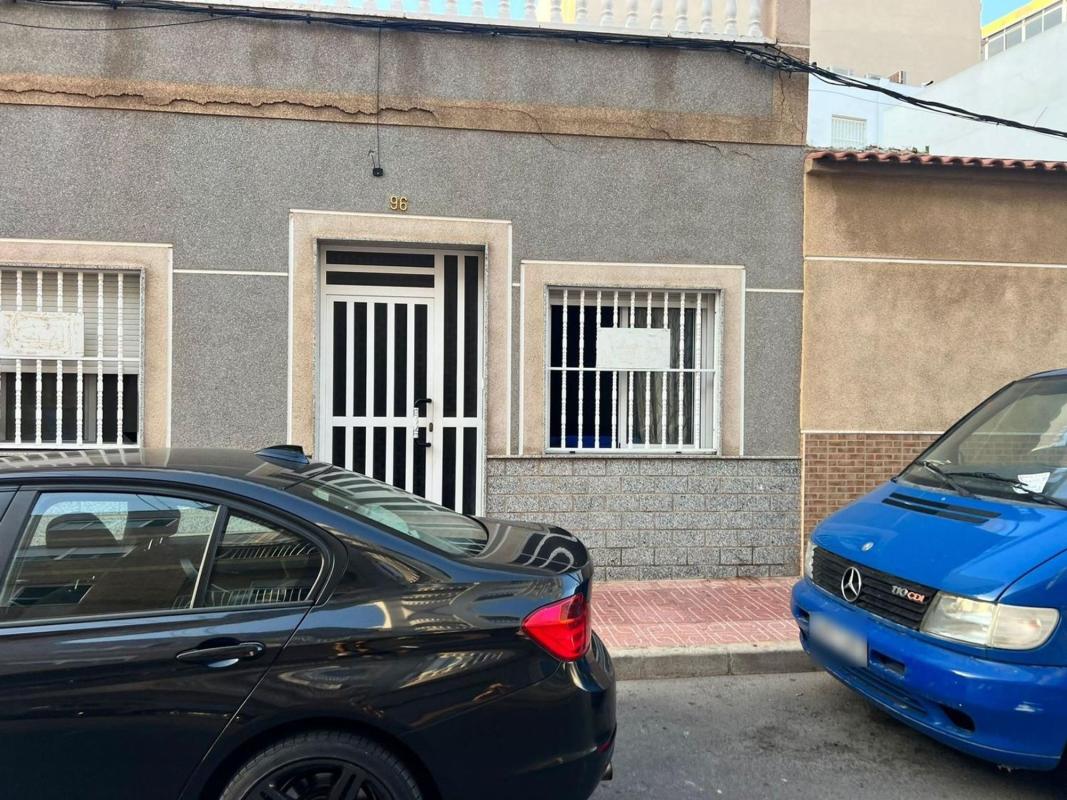 Venta de piso en Piso en Las Piscinas Naturales, Torrevieja, Torrevieja
photo 1