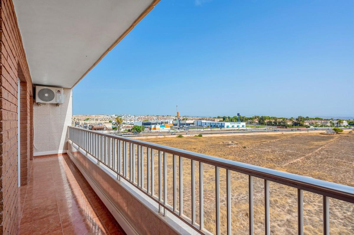 Venta de piso en Piso en Calle Arrecife, Punta Prima, Torrevieja, Torrevieja
photo 2