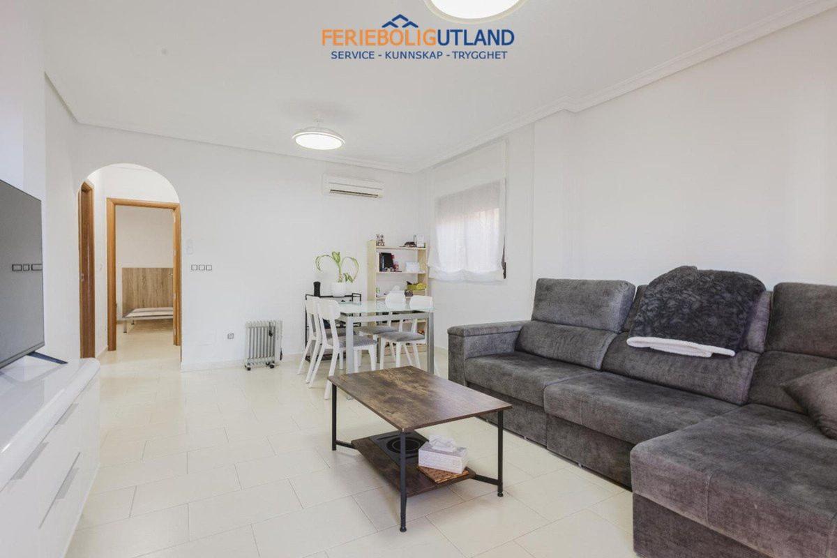 Sale of townhouse in Chalet adosado en Avenida Asociación Victimas del Terrorismo, 44, Parque Acuático - Sector 25, Torrevieja , Torrevieja photo 5